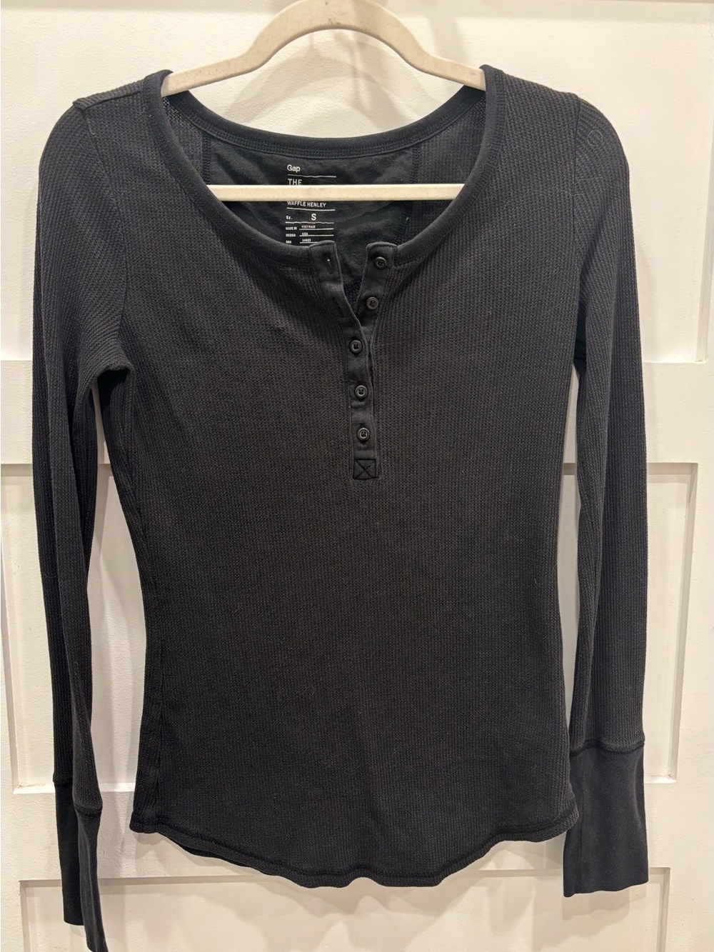 GAP Black Long-Sleeve Henley Waffle Top